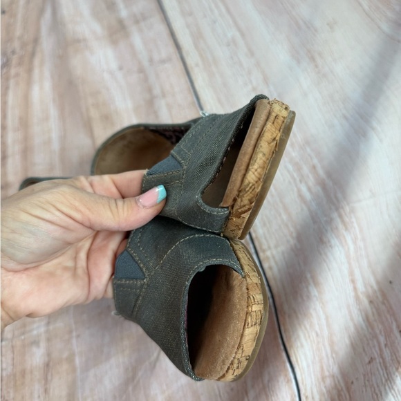 TOMS CALYPSO GRAY GOLD SHIMMER OPEN TOE SANDAL HEEL SHOE SIZE 6 - Picture 5 of 6